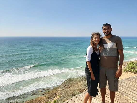 בר אליהו עם ארוסה // צילום: באדיבות המצולמת